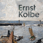 Plakat z napisem Ernst Kolbe. W tle obraz, statki na morzu, niebo. Wyraźne ślady pędzla, szare kolory.